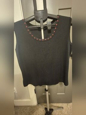 Ming Wang Black Sleeveless Knit Top Red Stud Neckline Size L Classic Career